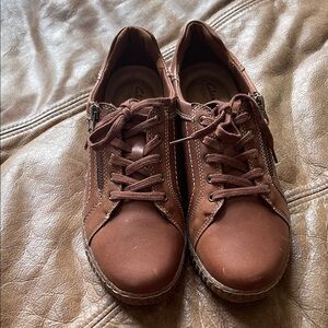 Clarks Women's Tan Lace-Up Sneakers